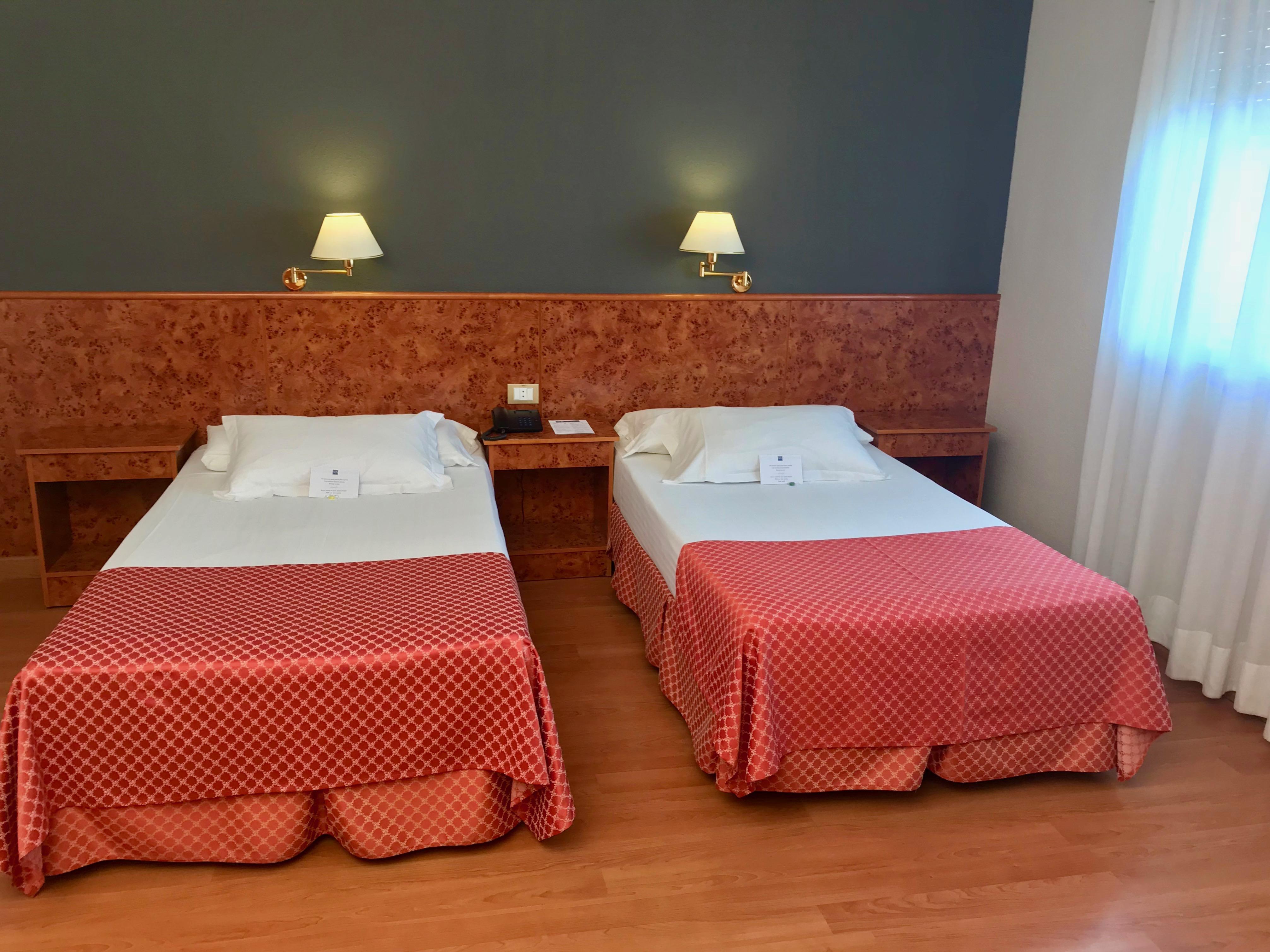 Ap Hotel Madrid Airport Bagian luar foto
