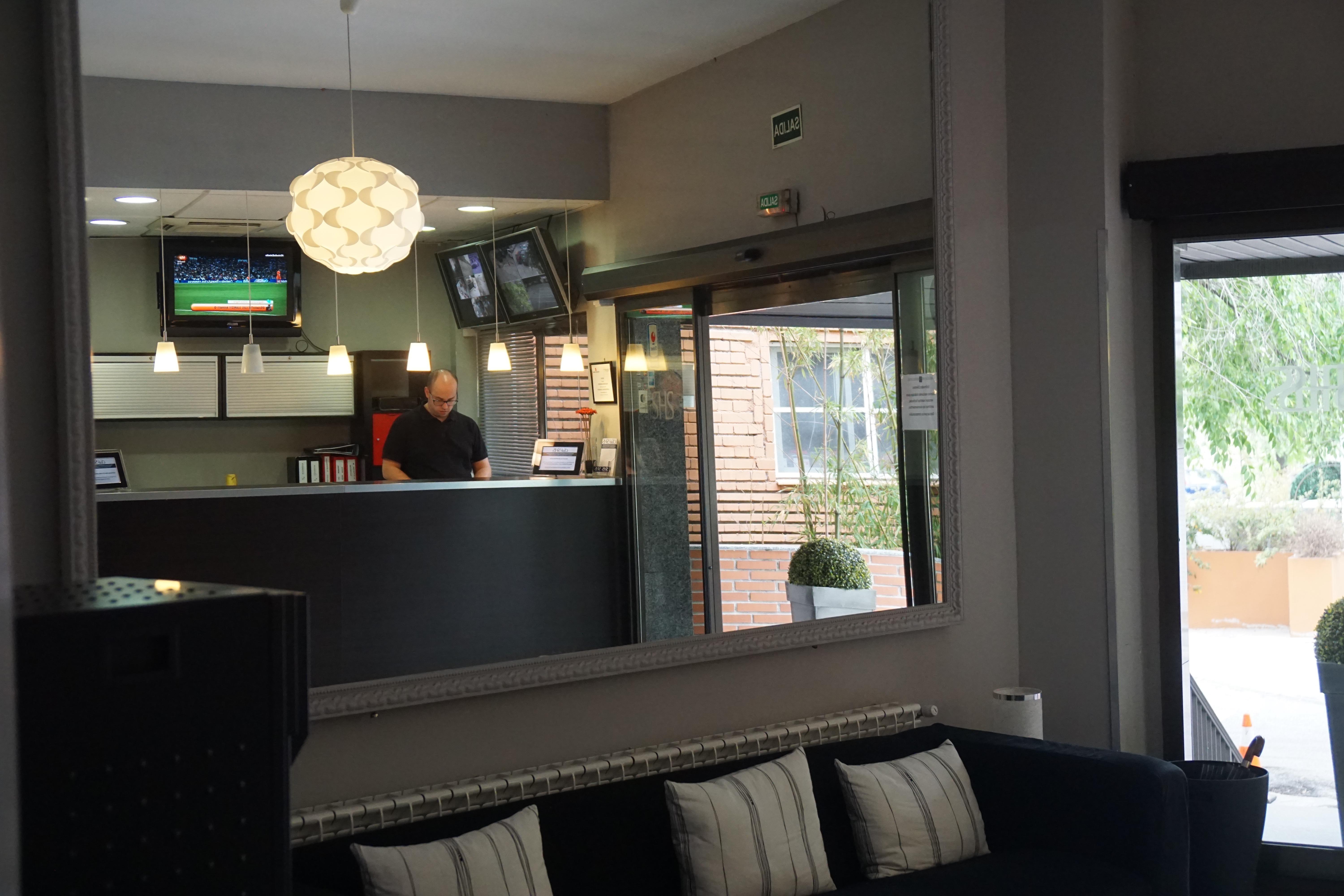 Ap Hotel Madrid Airport Bagian luar foto