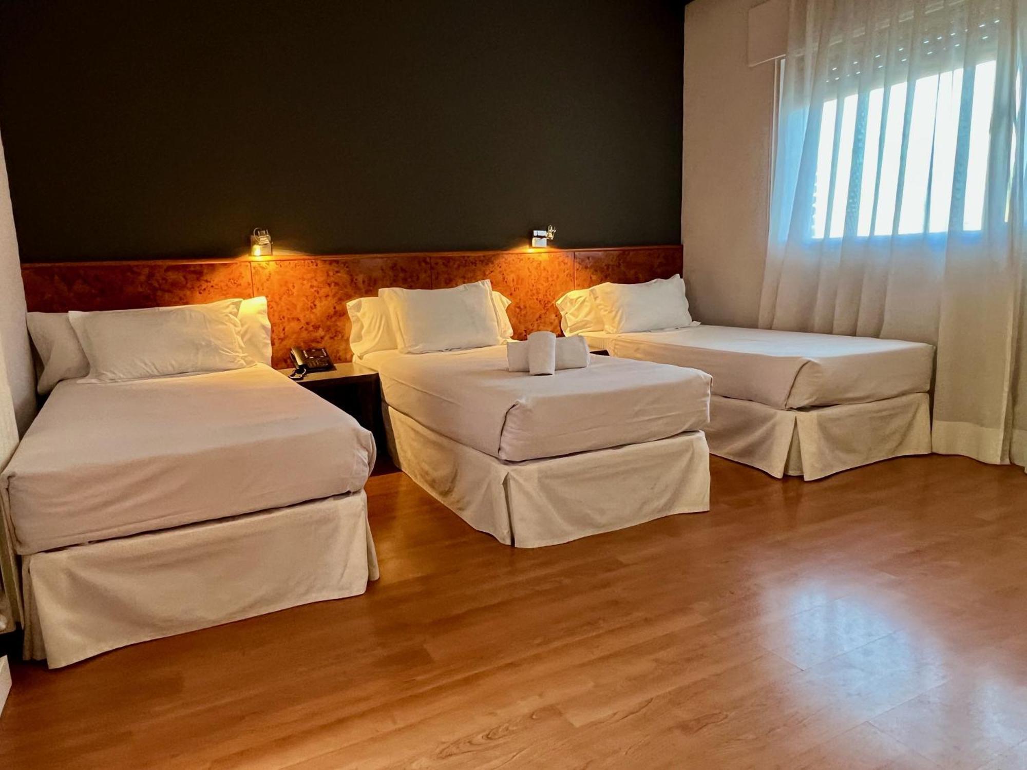 Ap Hotel Madrid Airport Bagian luar foto