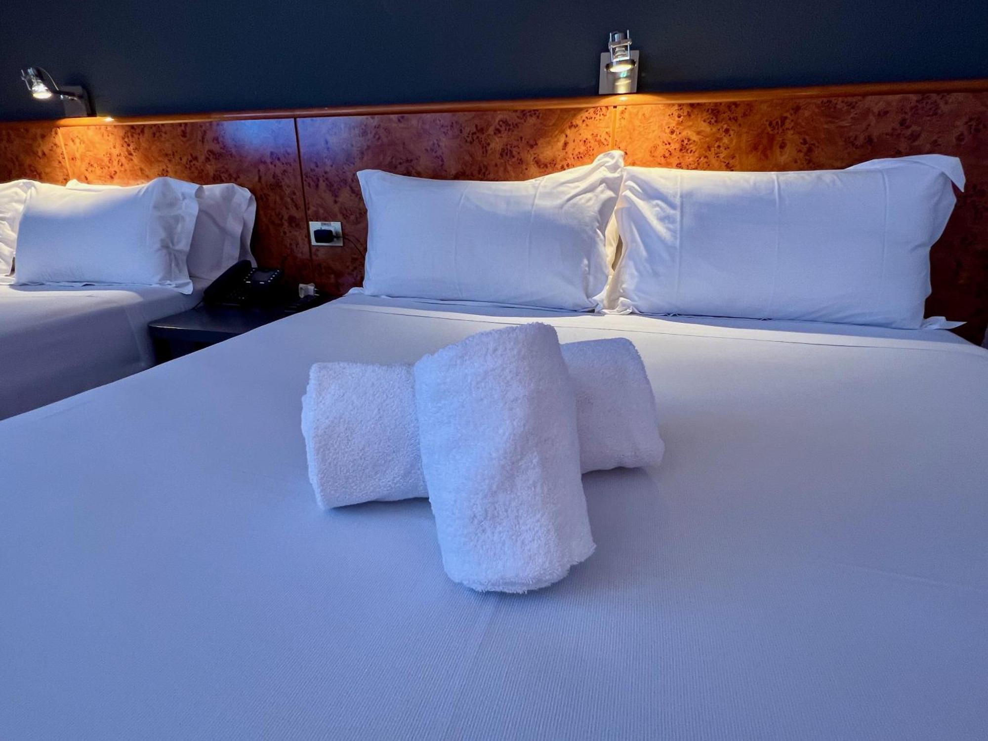 Ap Hotel Madrid Airport Bagian luar foto