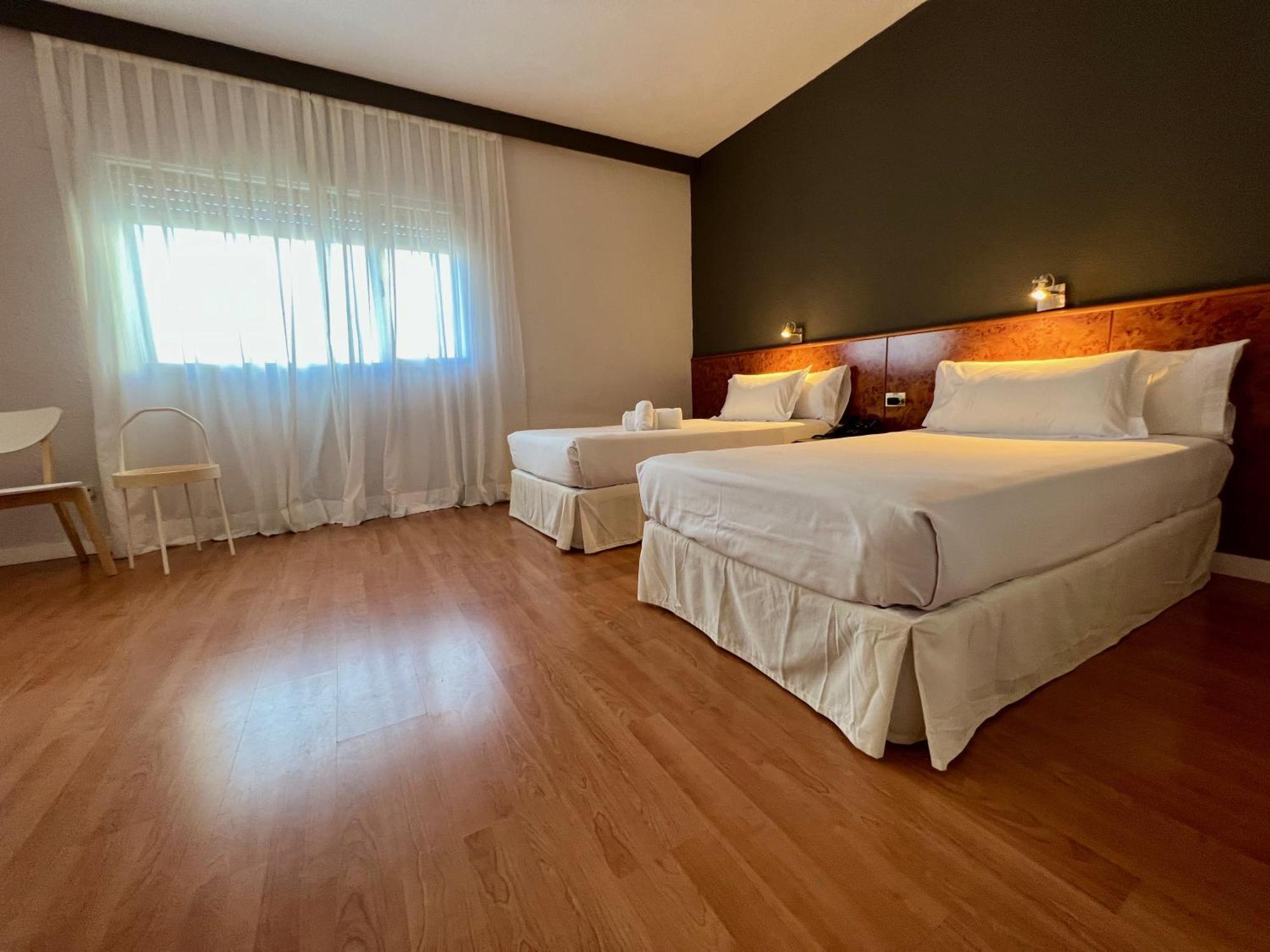 Ap Hotel Madrid Airport Bagian luar foto