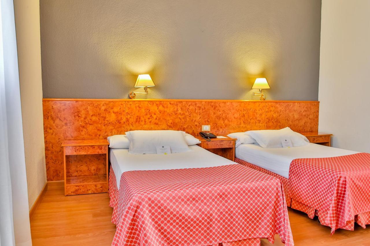 Ap Hotel Madrid Airport Bagian luar foto