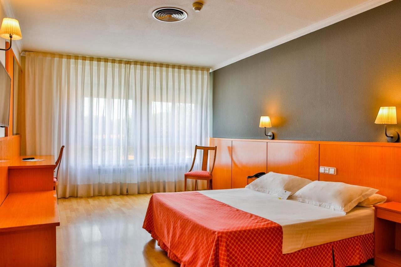 Ap Hotel Madrid Airport Bagian luar foto