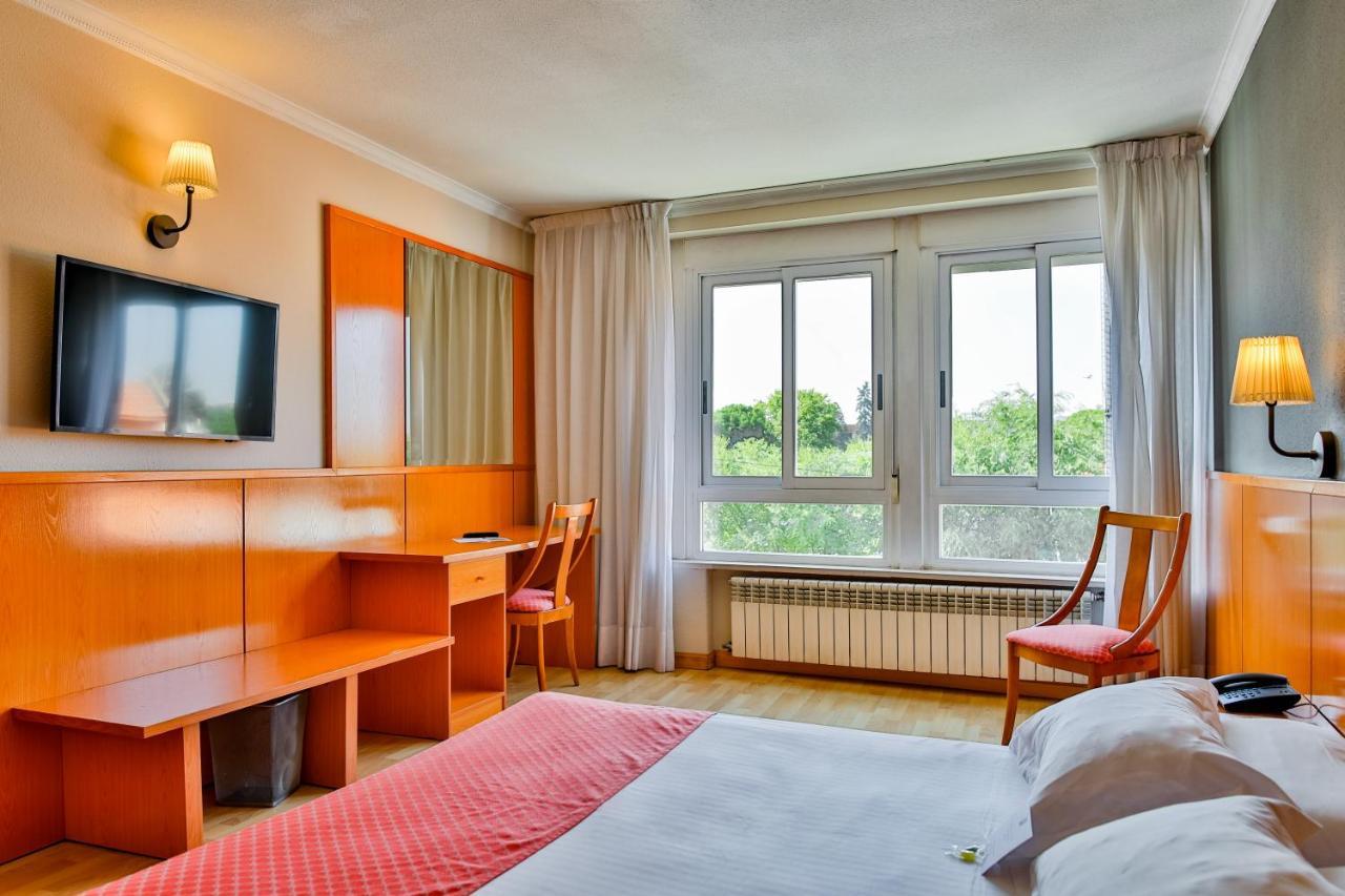 Ap Hotel Madrid Airport Bagian luar foto