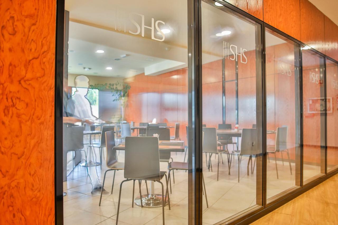 Ap Hotel Madrid Airport Bagian luar foto