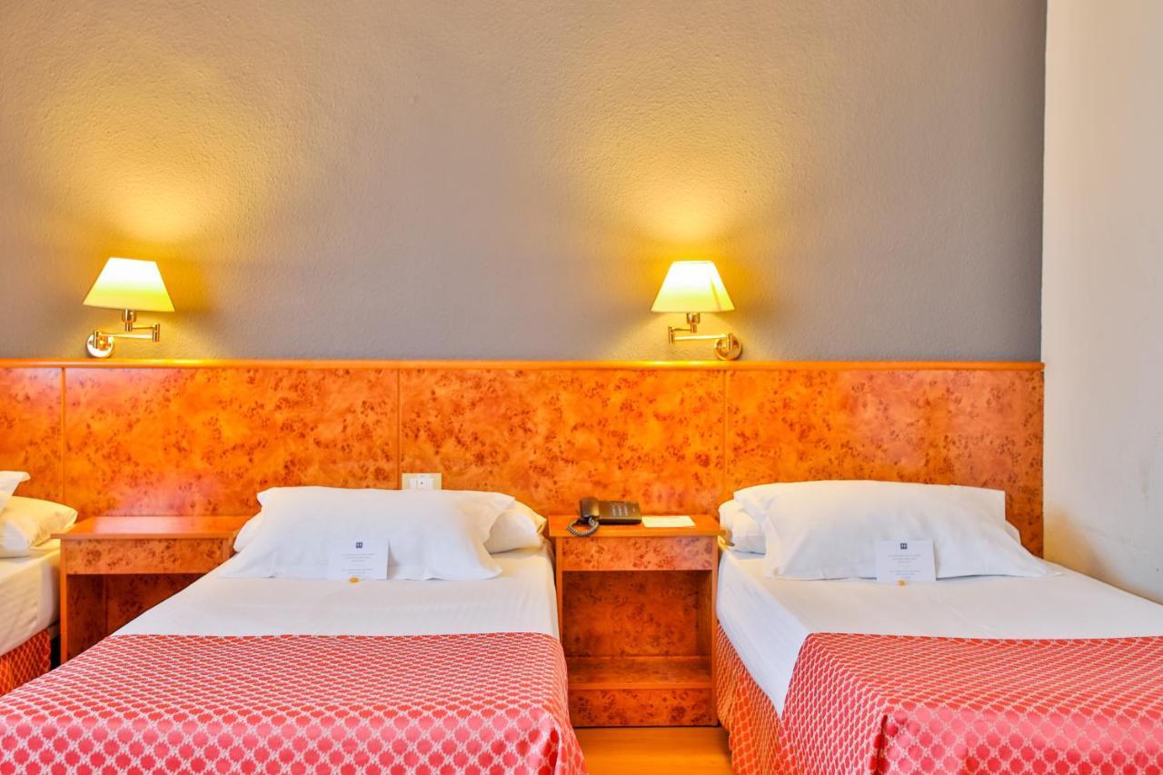 Ap Hotel Madrid Airport Bagian luar foto